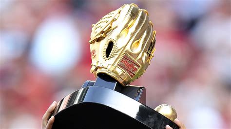 Gold Glove Winners Latinos Mlb Players Strike Gold Fox News Latino