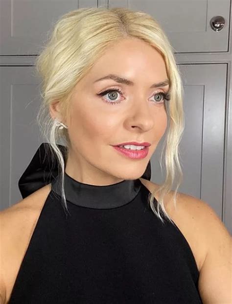 The Foundation Holly Willoughbys Make Up Artist Swears By For Her Glowing Skin Rsvp Live