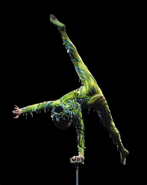 Cirque du Soleil performer. Saw this the other night....AAAMAZING!!! | Cirque du soleil, Cirque ...
