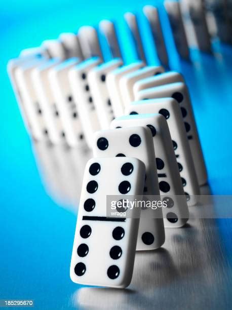 Dominos Silhouette Fotografías E Imágenes De Stock Getty Images