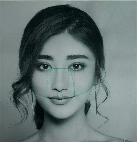 There are some stunning artists working in dry media, too! Guidelines for realistic face drawings // Graphite ...