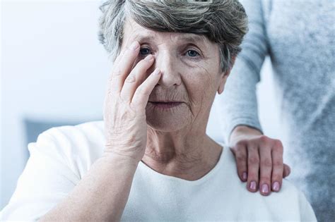 8 Symptoms And Warning Signs Of Dementia American Orchards Senior
