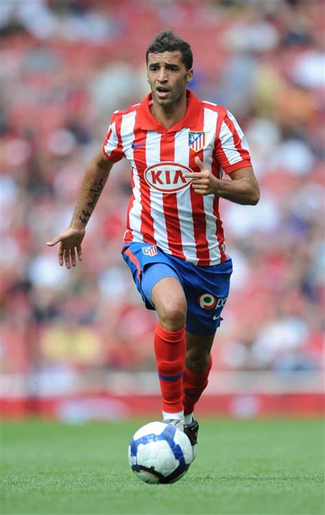Simao sabrosa explicó su paso por el barcelona cuando era muy joven. The Best Footballers: Simão Sabrosa known as a winger ...