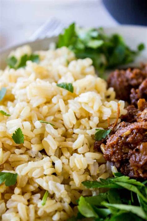 Instant pots have a rice button on them that you can use to cook white rice or basmati rice. How to Make Instant Pot Brown Rice - The Food Charlatan