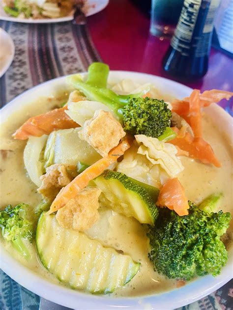 New Chiang Mai - Hilo | Review "Fresh & Delicious Thai Food" by