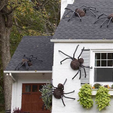 These Giant Diy Spiders Are The Halloween Decor Youll Be Seeing