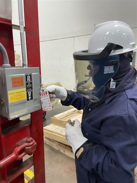 Which Employees Must Receive Lockout Tagout Training Electrical Safety Specialists
