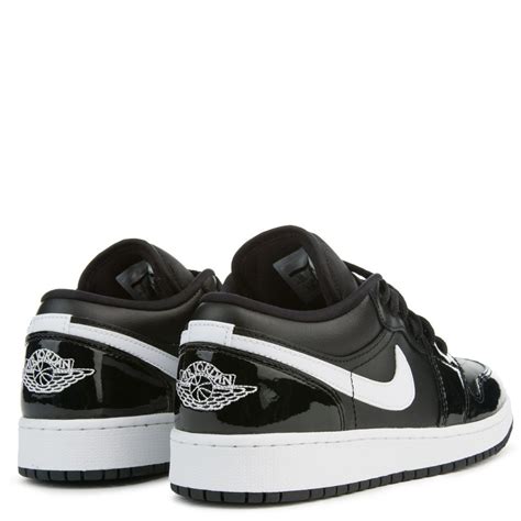 Black covers the toe box, side panels, branded tongues and insoles, while white is used on the overlays, laces, tongues, wings embroidery on the. Air Jordan 1 Low BLACK/WHITE