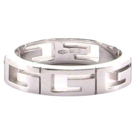 Gucci Icon Twirl 18 Karat White Gold Diamond Band Ring At 1stdibs