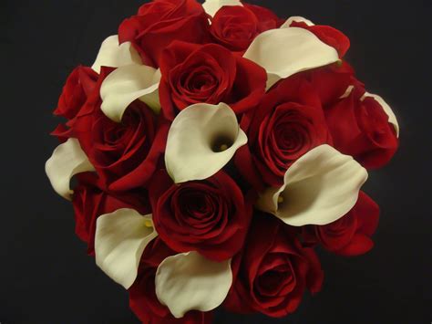 Florissimo Red Roses And White Calla Lilies