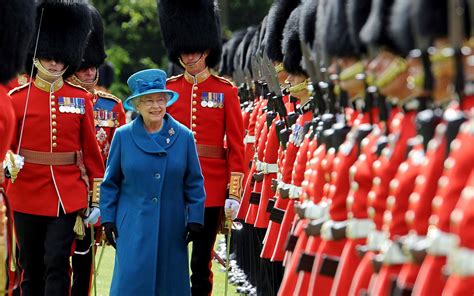 Le reine d'angleterre, le roi juan carlos hospitalisés ! La reine d'Angleterre Elizabeth II a bien failli être ...