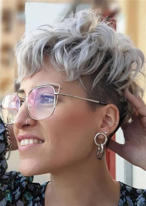 60 Chic Undercut Short Pixie Hair Style Design For Cool Woman Undercut