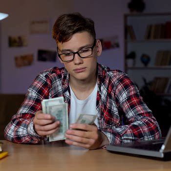 Savings behavior and financial problems among college students: Financial Stress Among Students Warrants More Mental ...