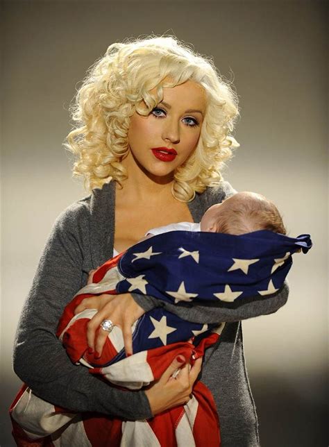 Christina Aguilera Holds Her Son Max Christina Aguilera Beautiful Christina Christina