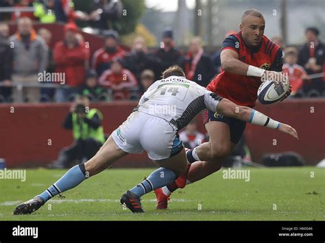 Munsters Simon Zebo Tackled Hi Res Stock Photography And Images Alamy