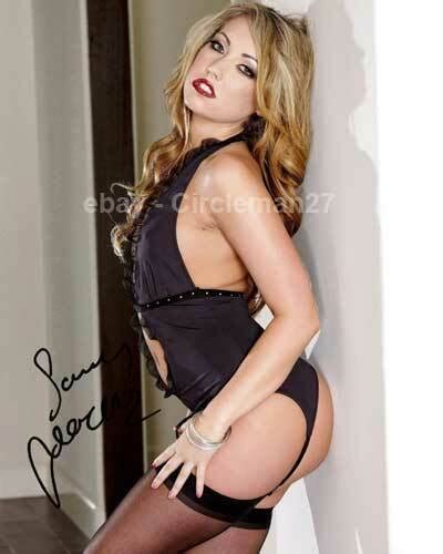Sarah Peachez Sexy Movie Star Model Hand Signed Autograph X Photo
