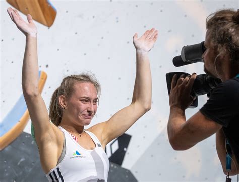 Janja garnbret (born march 12, 1999) is a slovenian rock climber and sport climber who has won multiple lead climbing and bouldering events. Garnbret secures women's bouldering title at IFSC World Championships