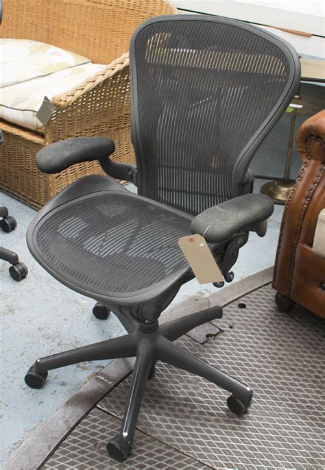 A few years ago, while sitting in my $160 ikea office chair, i read about a guy who claimed to have spent over $1,000 for a herman miller office chair. HERMAN MILLER AERON CHAIR, 64cm W. (with faults, on castor ...
