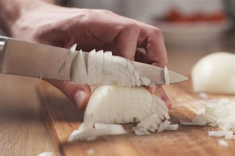 How To Chop An Onion The Right Way According To Chefs The Manual