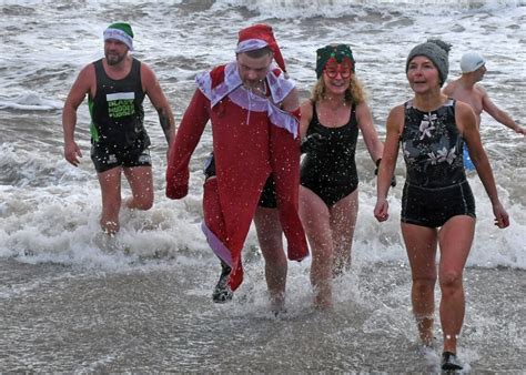 Brave Bridlington Swimmers Set For North Beach Christmas Day Dip Bridlington Echo