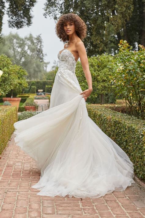 Bridal Wedding Dresses Bridal Wear Bridal Style Romantic Bride