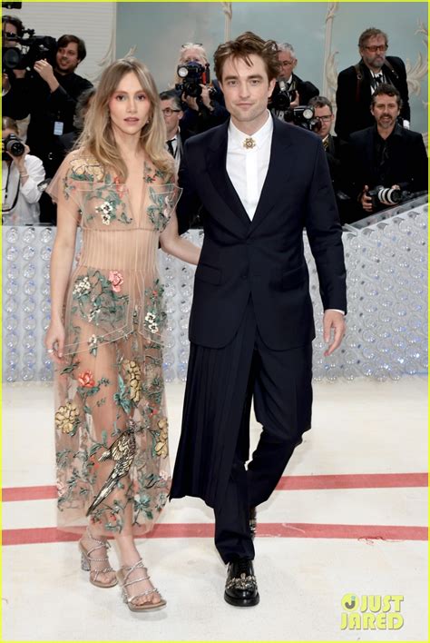 Robert Pattinson Suki Waterhouse Walk Rare Red Carpet Together At Met Gala Photo