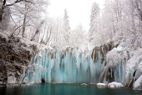 35 Winter Wonderlands Around The World In 2020 Waterfall Photography