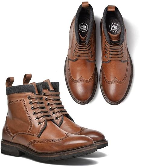 Une chaussure de ville classique confortable, souple, idéale pour tout type de pantalon habillé. Bottines Brogues - Homme - Cuir Marron Perforé & Feutre ...