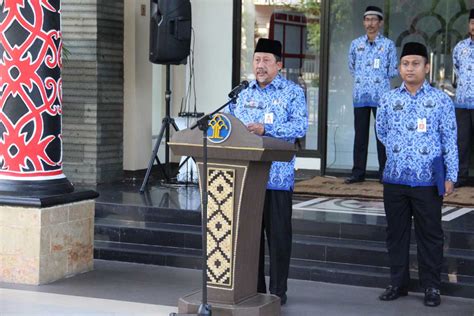 Usulan berkomentarlah secara bijaksana dan bertanggung jawab. Kanwil Kemenkumham Kalbar Peringati Hari Lahir Pancasila