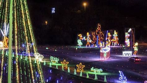 17 Of The Best Drive Thru Christmas Light Displays In PA