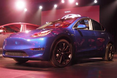 We predict that tesla model 3 and tesla model y are the two cars that will sell the most in india. Tesla Model Y revealed: All the ranges, prices and speeds ...