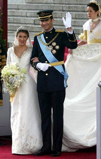 Pin By Viri Álvarez On Felipe Y Letizia Wedding Royal Wedding Gowns