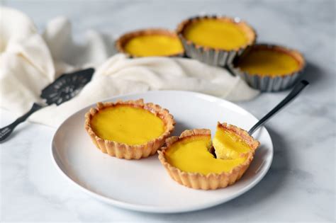 Since egg custard, along with soup, can't be picked up by chopsticks, it's one of the few dishes that are eaten with a spoon. Chinese Style Egg Custard Mini Pies