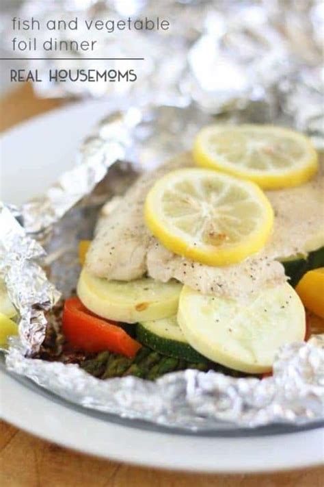 All you need is a little aluminum foil, and you can make basically anything: Amazing Low-Carb Foil Packet Dinners | Foil dinners, Foil ...