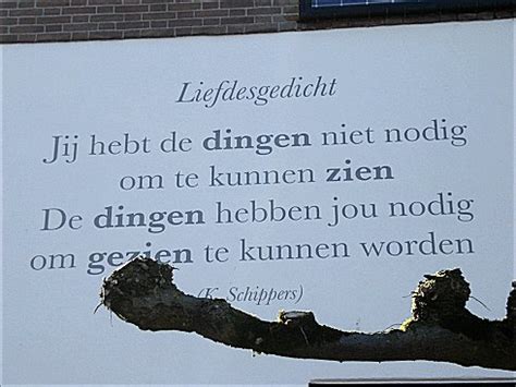 Credited with having introduced the readymade as a poetic form, the whole of his work is dedicated to looking at everyday objects and events in a new way. Hallo column - Claudia | HalloGilzeRijen