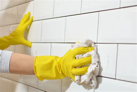 Cómo Limpiar Los Azulejos Del Baño Y De La Cocina Con Agua Y Vinagre