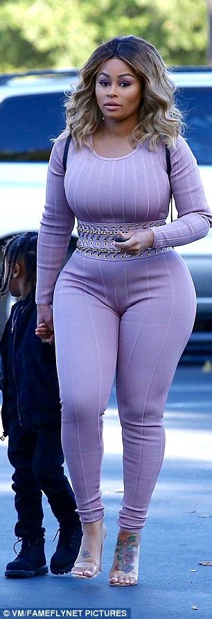 blac chyna shows off waist following 21lbs weight loss two weeks after giving birth daily mail