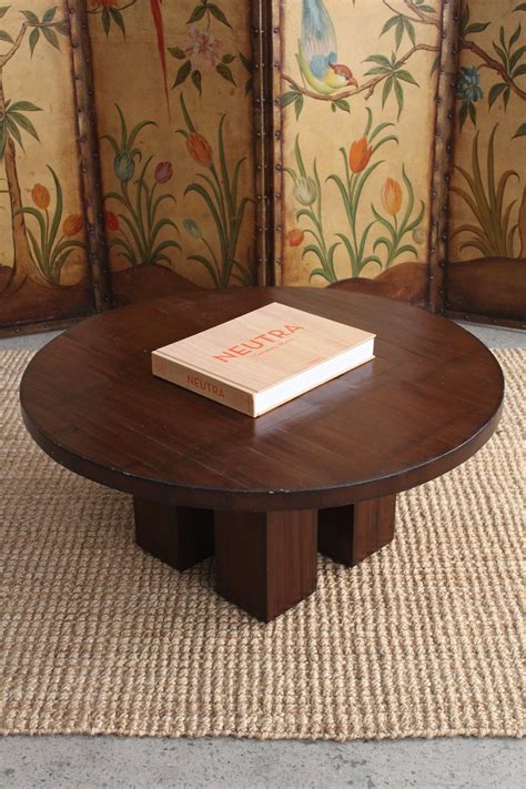 Low Round Coffee Table Lecenterpiece