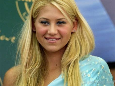 Closeup Of Anna Kournikova Super Wags Hottest Wives And Girlfriends