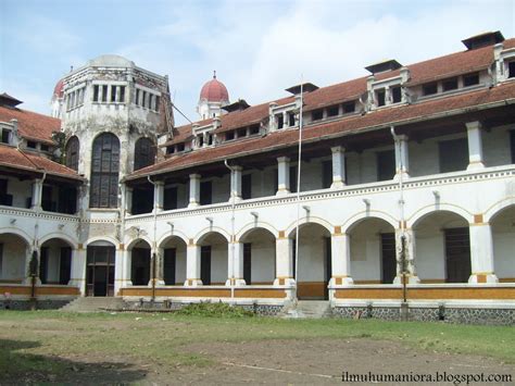 Kamu yang punya rencana mengunjungi lawang sewu, berikut sejarah lawang sewu secara singkat! Humaniora: Sejarah Lawang Sewu dan Kemegahan Bangunannya