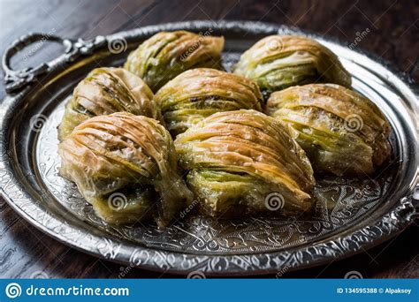 Turkish Midye Baklava Mussel Shape Baklawa With Green Pistachio Powder