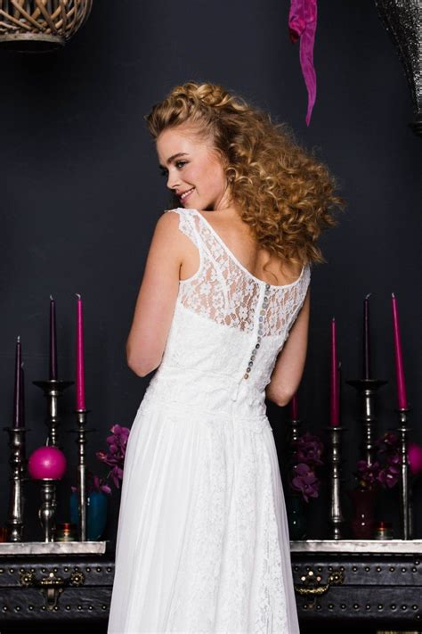 Check spelling or type a new query. Brautkleid mit Schleppe & Seidenrock (mit Bildern ...