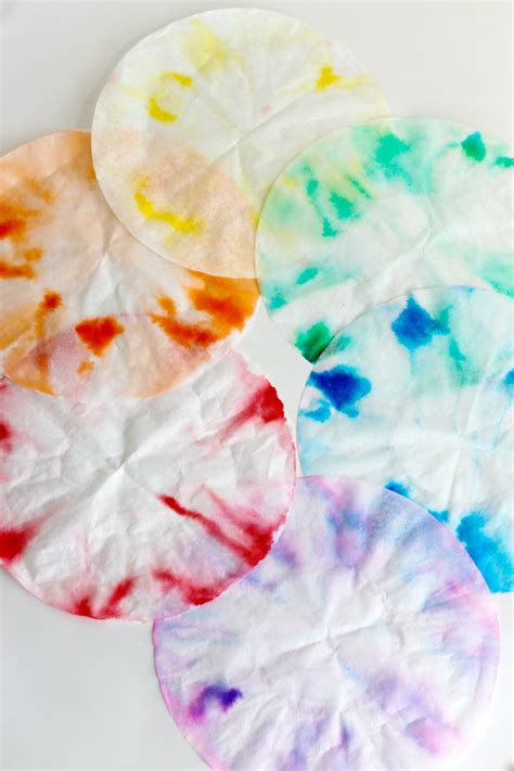 Tie dye flowers coffee filter. Rainbow Marker Coffee Filter Experiment | Make and Takes