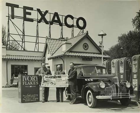 Old Texaco Gas Station With Vintage Pumps Great Sign Old Gas Pumps