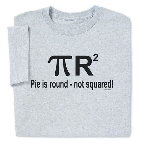 Bruk jern på bilder av skiver av frukt kake og pizza til å dekorere. Funny Pi is Round Not Squared Pi T-shirt National Pi Day 3.14