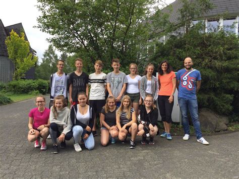 Realschule ist der name für diverse schultypen in deutschland, der schweiz und liechtenstein, in österreich historisch beziehungsweise als modernerer schulversuch. Schule erleben
