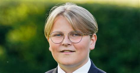 Her «dabber» prins sverre magnus under talen. Sverre Magnus de Noruega recibe la confirmación con una ...