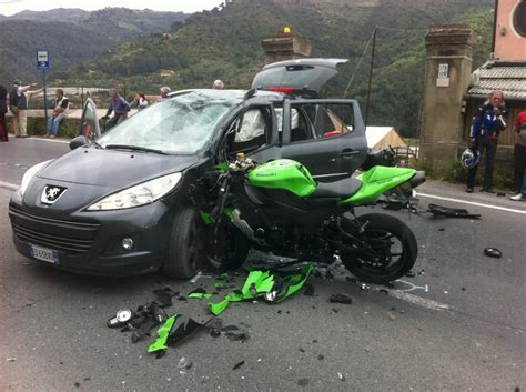 Durante il gran premio di le mans della classe moto3, disputato domenica 21 maggio, si è assistito a un autentico e rocambolesco tutto è nato dal giro precedente quando, a causa di un incidente che aveva coinvolto dalla porta, cordaz, suzuki e kornfeil, proprio. Sicurezza stradale: motociclisti i più vulnerabili