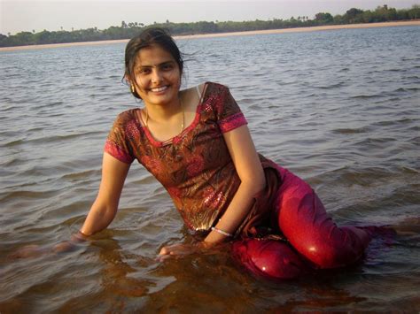 Desi Girls And Aunties Hot And Sexy Pictures Desi Hot And Sexy Wet