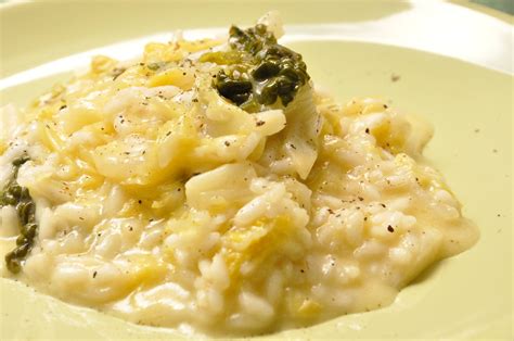 Risotto is a northern italian rice dish cooked with broth until it reaches a creamy consistency. Risotto verza e formaggio Bimby TM31 | TM5